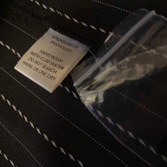 *NWOT stunning Black wrap top w/ fancy balloon sleeves. Perfect LBT versa… - Picture 8 of 9